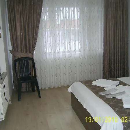 Efeler Otel エドレミト